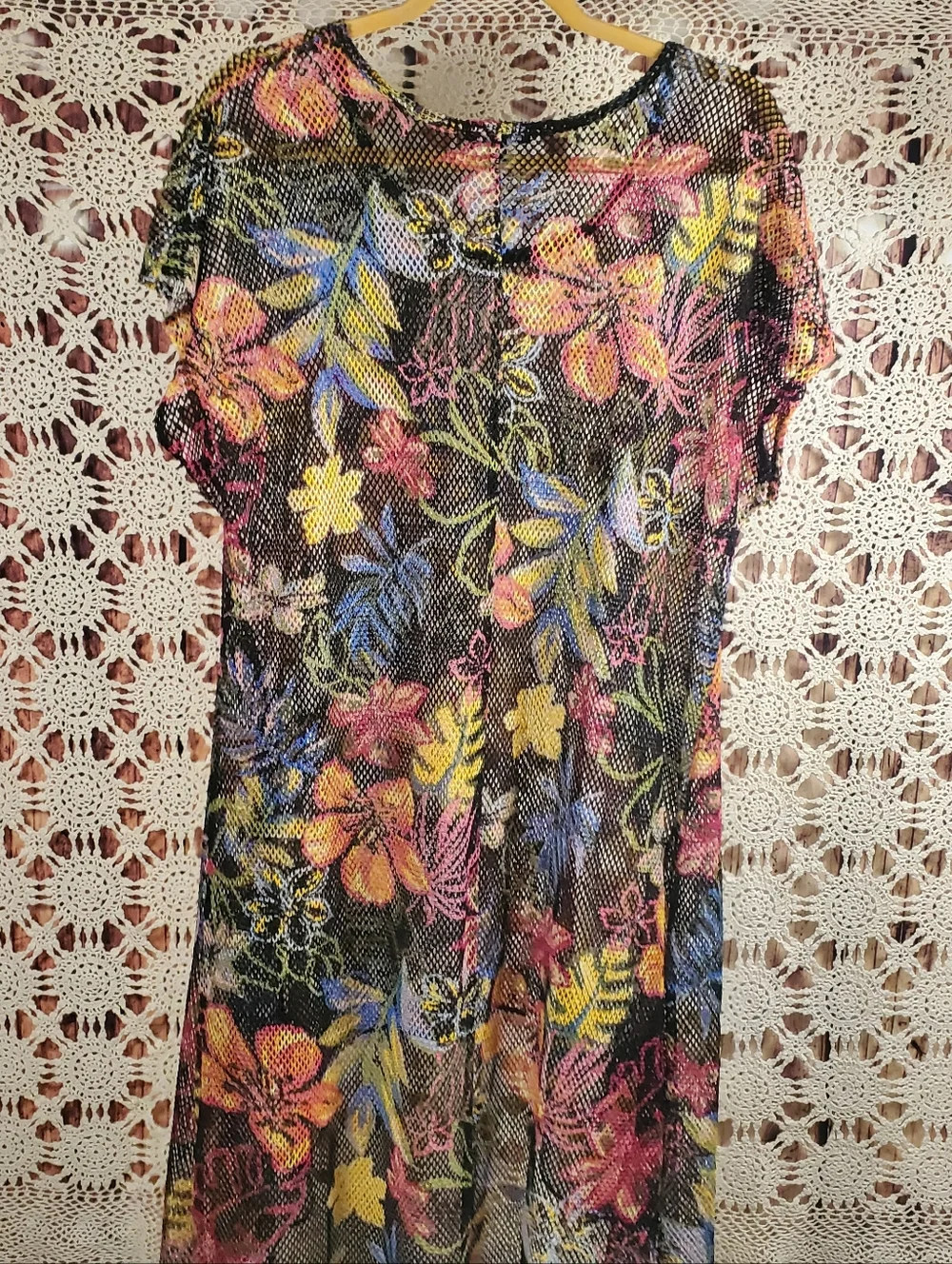 NWOT Floral Mesh Overlay Top with Black Base - Picture 4 of 5